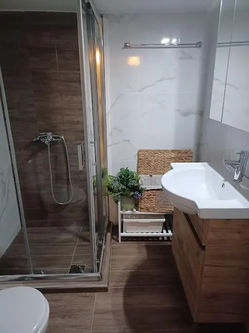 Irida Equanimity And Cozy Apartment Saloniki